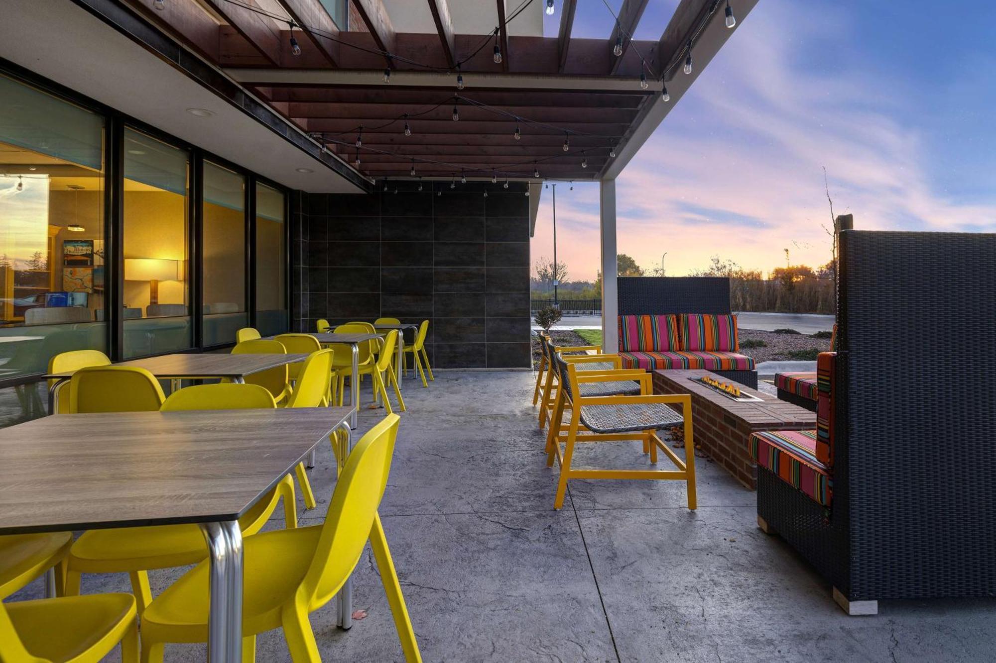 Home2 Suites By Hilton Dekalb Εξωτερικό φωτογραφία